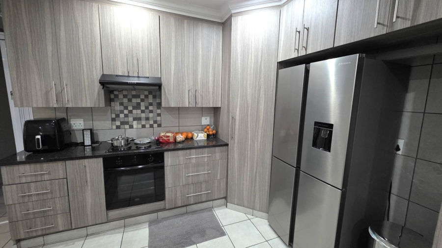 To Let 3 Bedroom Property for Rent in Melodie North West